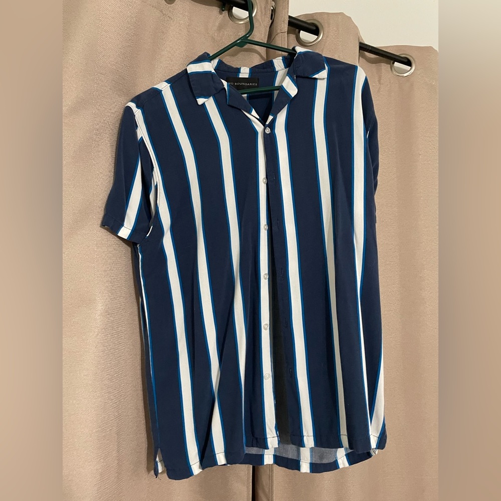 No Boundaries Medium casual button-down
